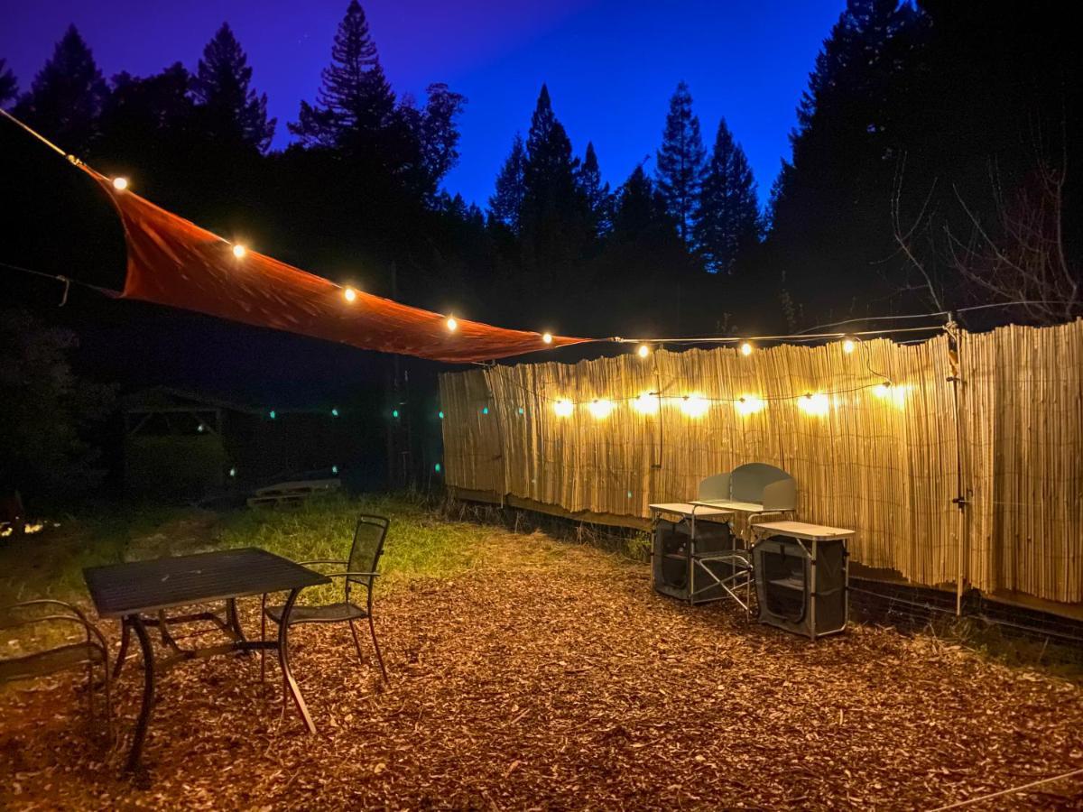 Glamping In The Redwoods With A Hot Tub! Hotel Garberville Exterior photo