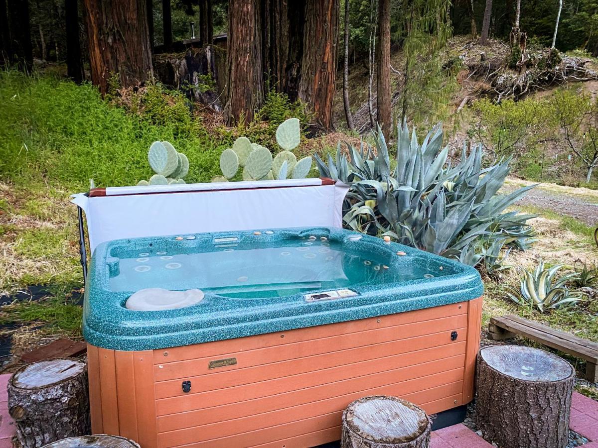 Glamping In The Redwoods With A Hot Tub! Hotel Garberville Exterior photo